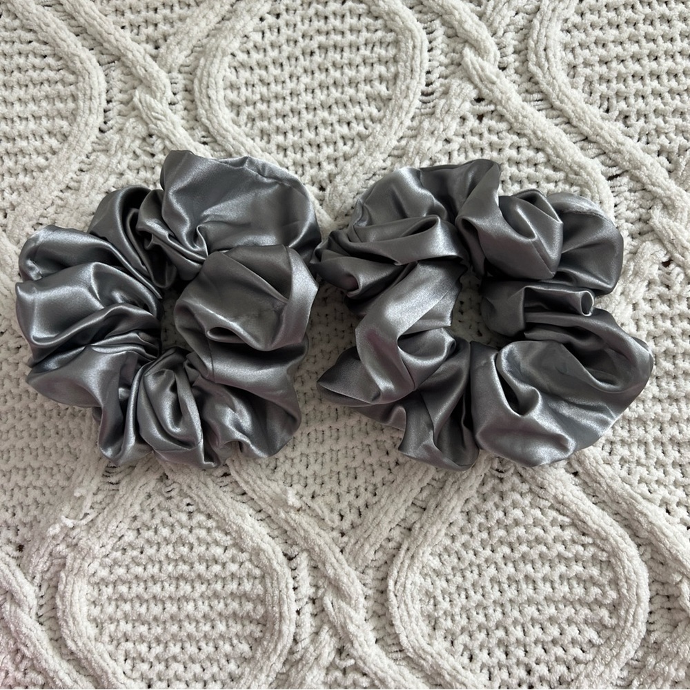 Set Of 2 Handmade Satin Hair Scrunchies Gray  New Whitout Tag